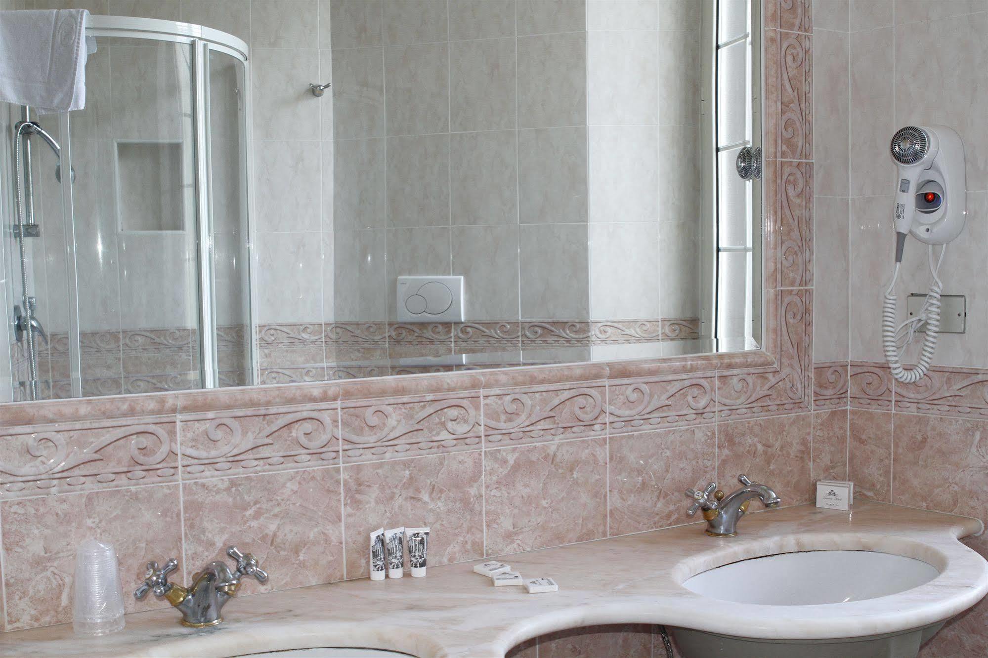Eliseo Hotel 4*